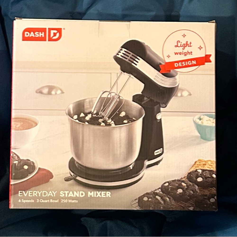 Dash Everyday Light Weight Black Stand Mixer 6 Speeds 3 Qt Bowl 250 Watts NIB - Picture 2 of 7